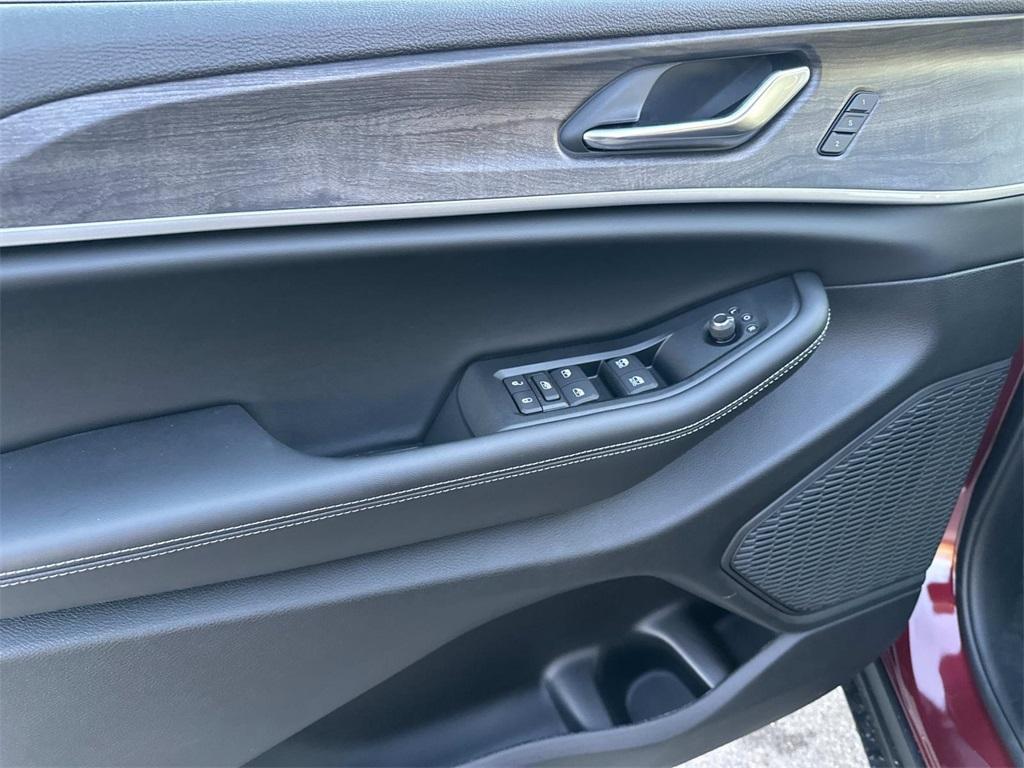 new 2025 Jeep Grand Cherokee car, priced at $51,493