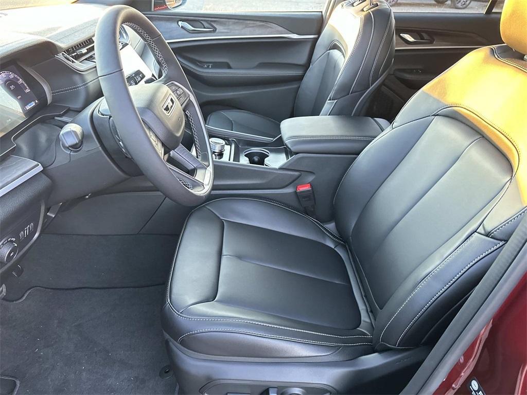 new 2025 Jeep Grand Cherokee car, priced at $51,493