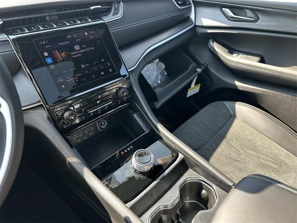 new 2025 Jeep Grand Cherokee L car, priced at $47,668