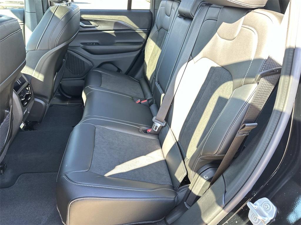 new 2025 Jeep Grand Cherokee car, priced at $45,780