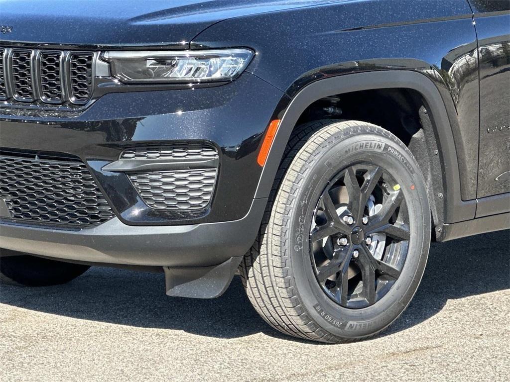 new 2025 Jeep Grand Cherokee car, priced at $45,780