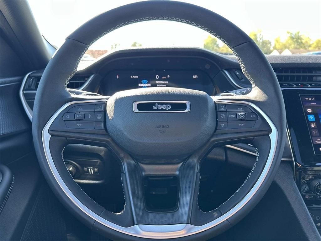 new 2025 Jeep Grand Cherokee car, priced at $45,780