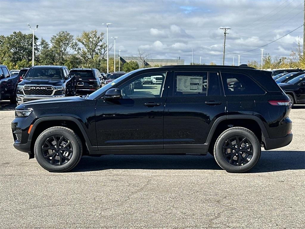 new 2025 Jeep Grand Cherokee car, priced at $45,780
