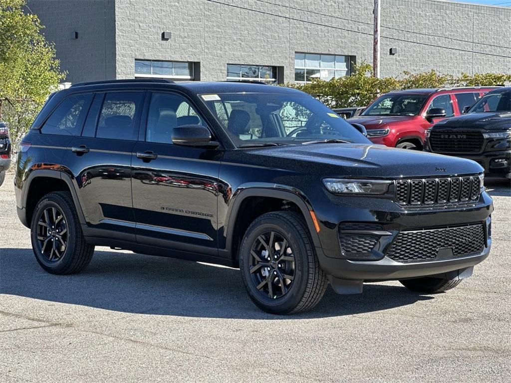 new 2025 Jeep Grand Cherokee car, priced at $45,780