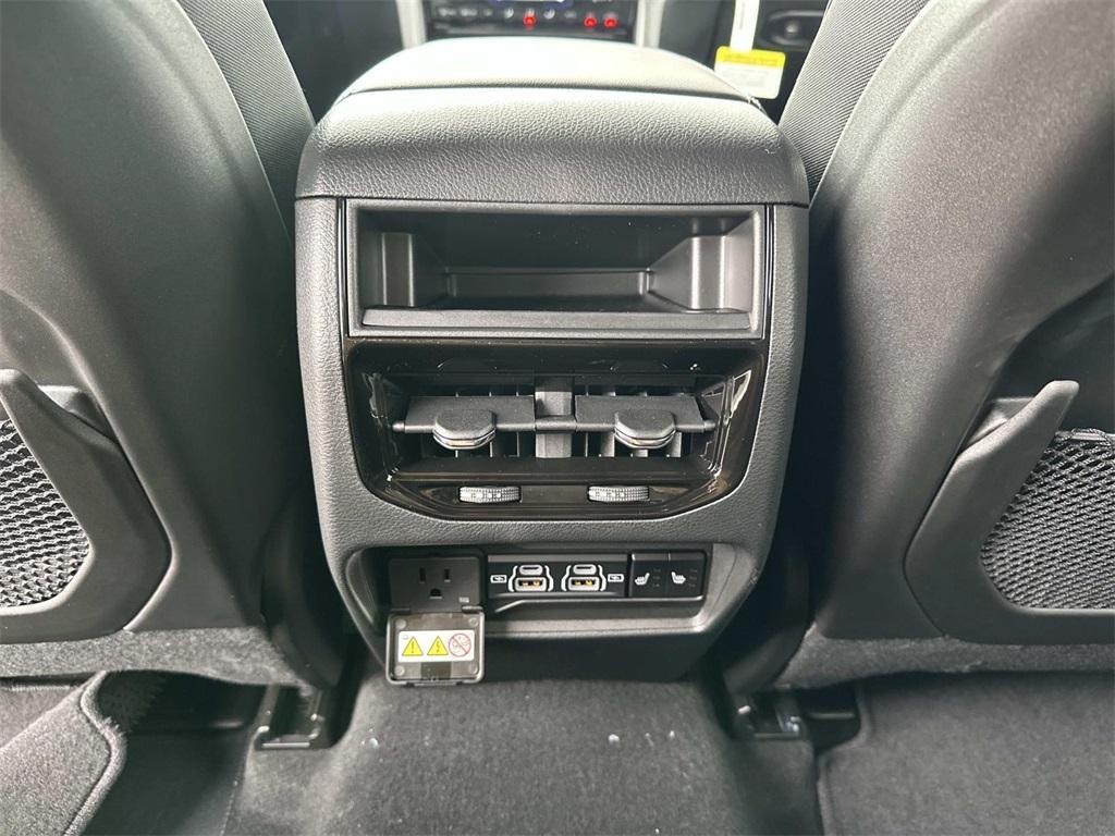 new 2025 Jeep Grand Cherokee car, priced at $46,867