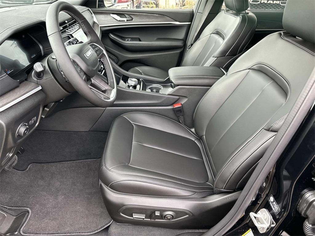 new 2025 Jeep Grand Cherokee car, priced at $46,867