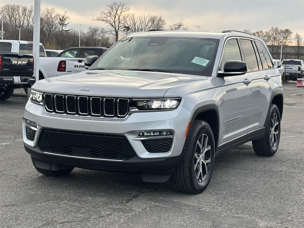used 2023 Jeep Grand Cherokee car, priced at $32,679