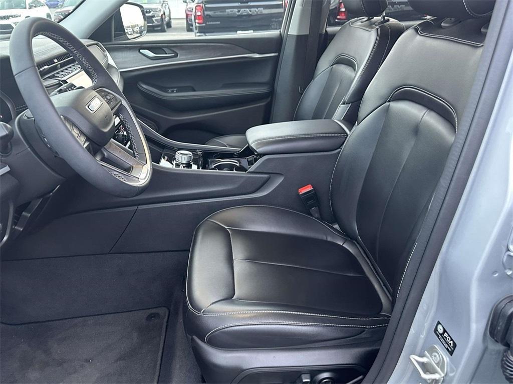 used 2023 Jeep Grand Cherokee car, priced at $32,679