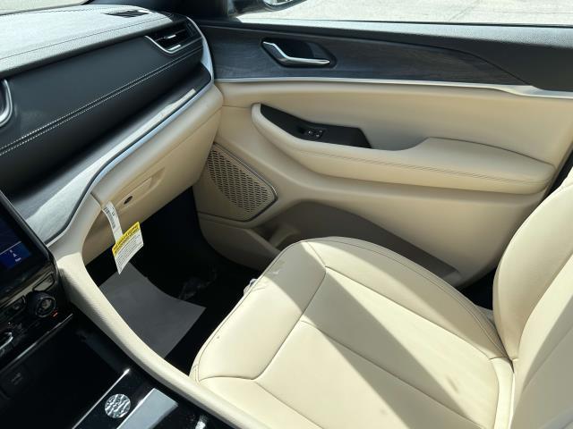 new 2025 Jeep Grand Cherokee car, priced at $52,966
