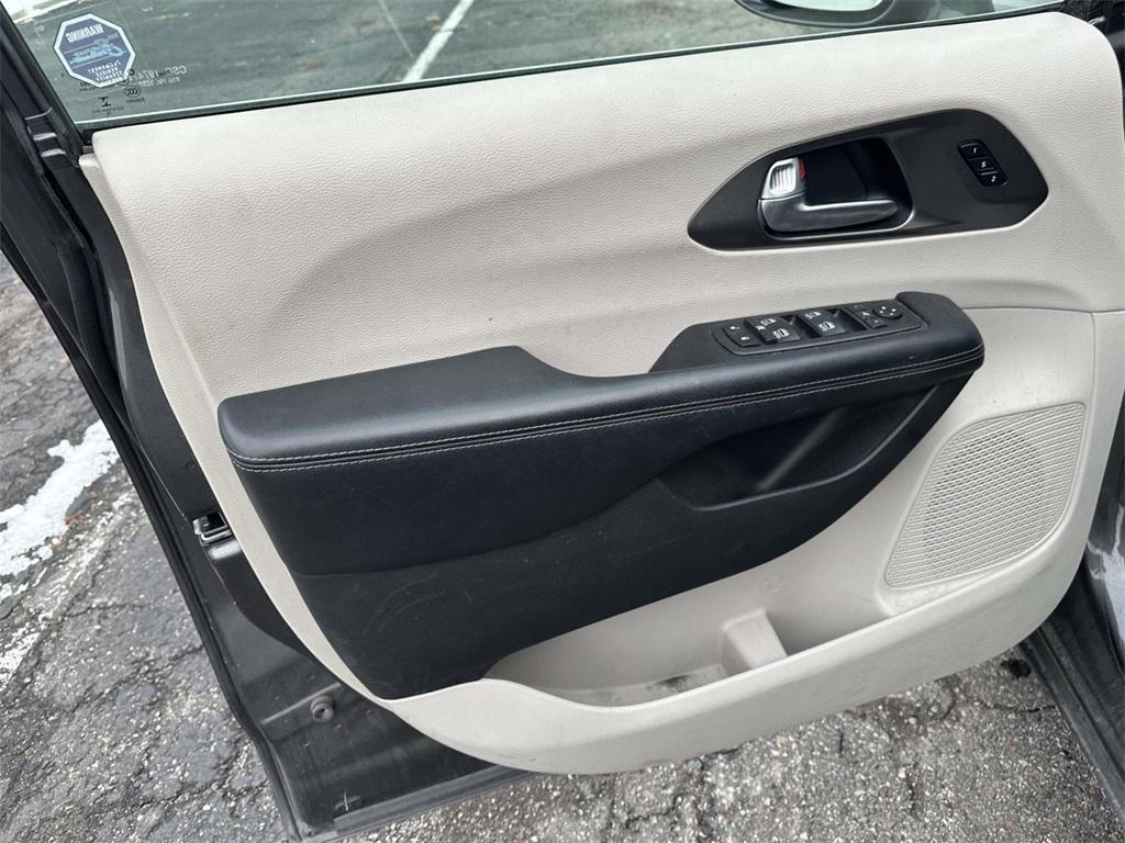 used 2019 Chrysler Pacifica car, priced at $19,995