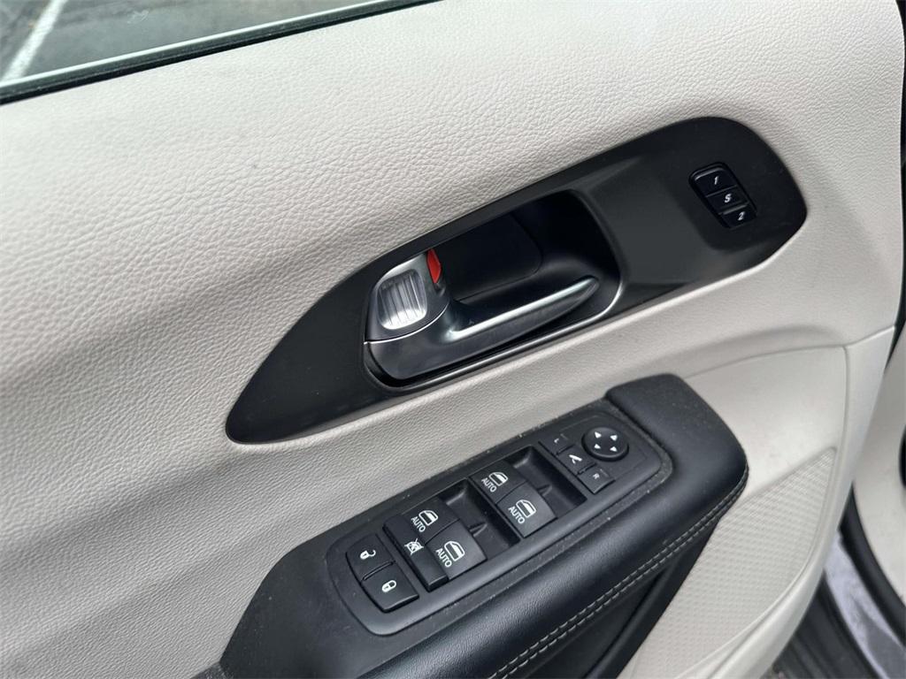 used 2019 Chrysler Pacifica car, priced at $19,995