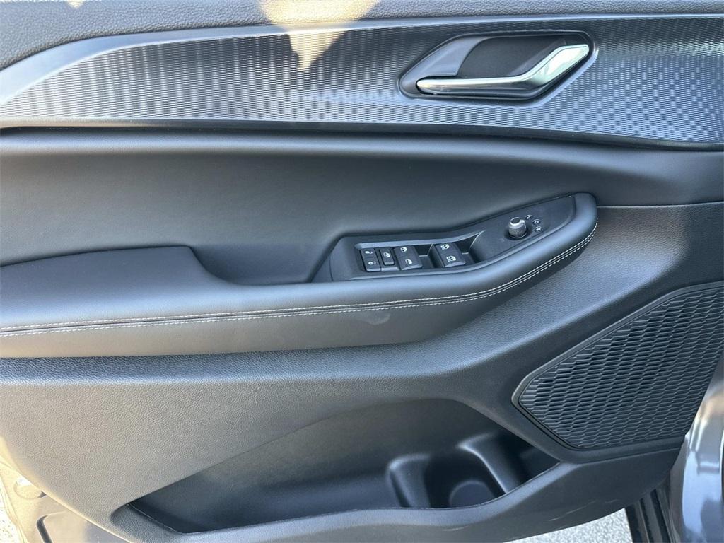 new 2025 Jeep Grand Cherokee car, priced at $43,406
