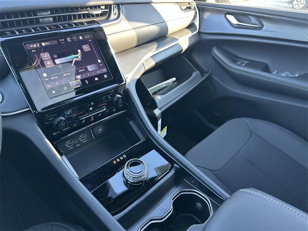 new 2025 Jeep Grand Cherokee car, priced at $43,406