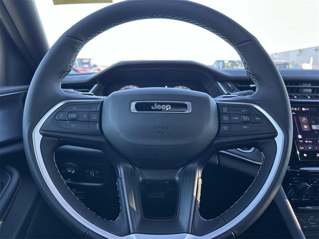 new 2025 Jeep Grand Cherokee car, priced at $43,406