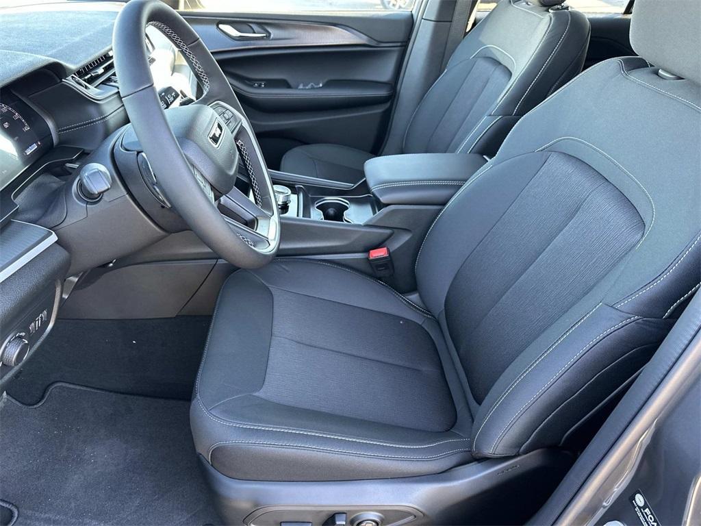 new 2025 Jeep Grand Cherokee car, priced at $43,406