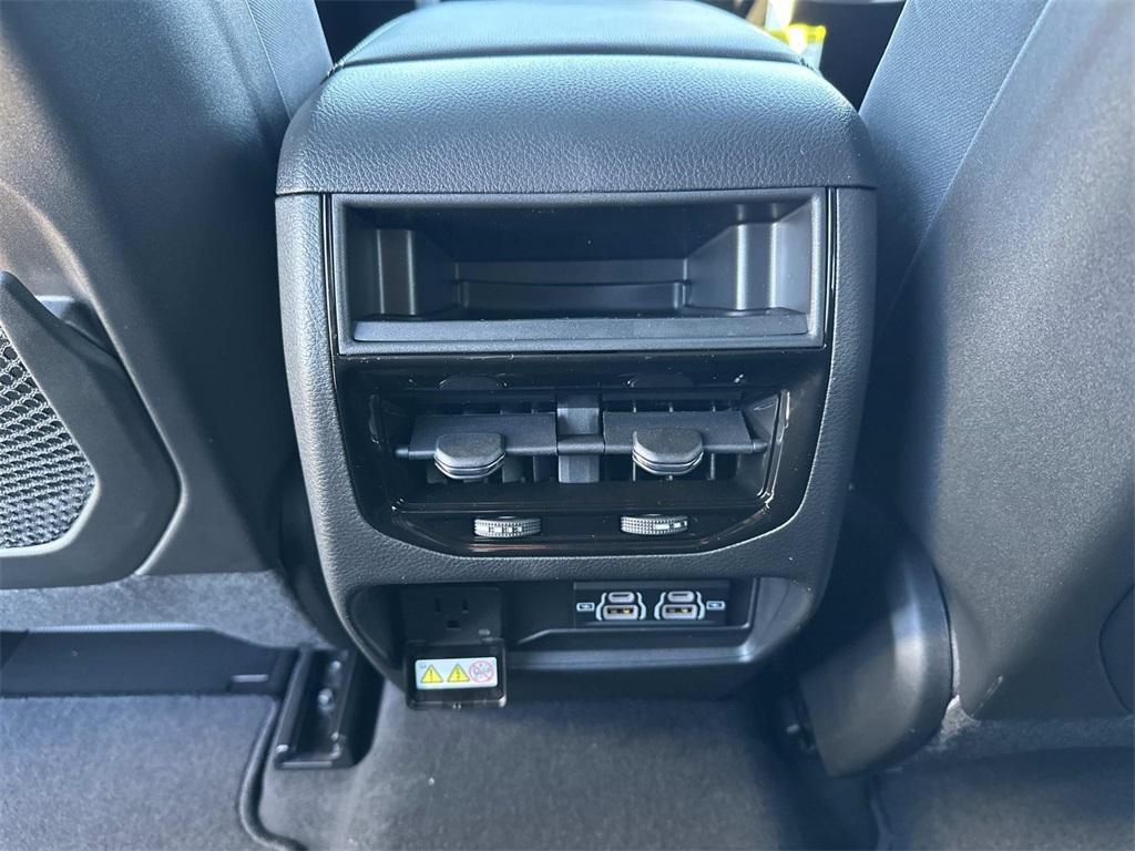 new 2025 Jeep Grand Cherokee car, priced at $43,406