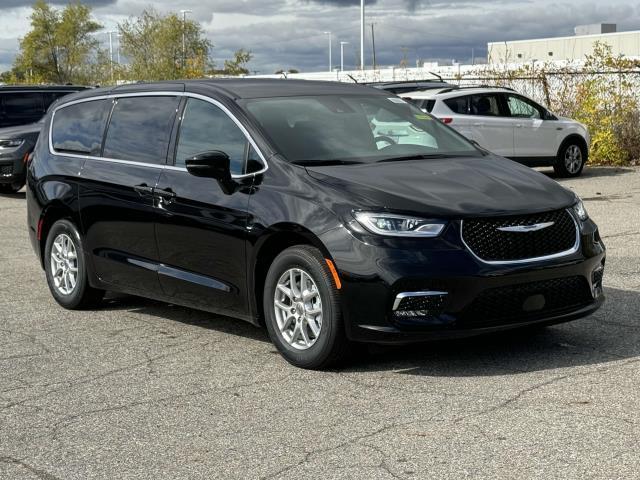 new 2025 Chrysler Pacifica car, priced at $43,276