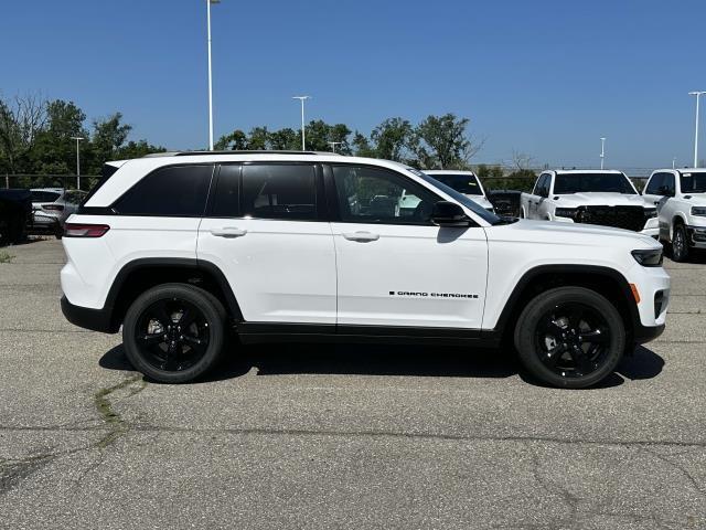 new 2025 Jeep Grand Cherokee car, priced at $46,527