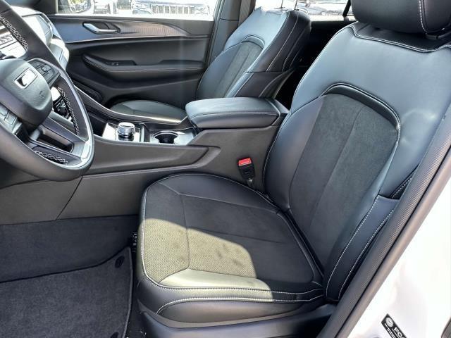 new 2025 Jeep Grand Cherokee car, priced at $46,527