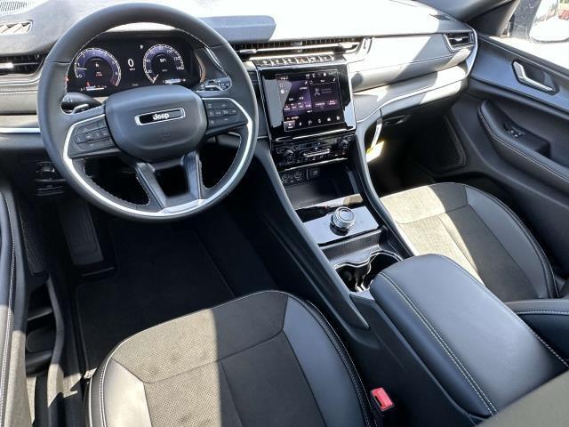 new 2025 Jeep Grand Cherokee car, priced at $46,527