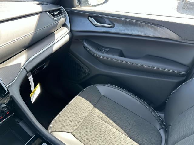 new 2025 Jeep Grand Cherokee car, priced at $46,527