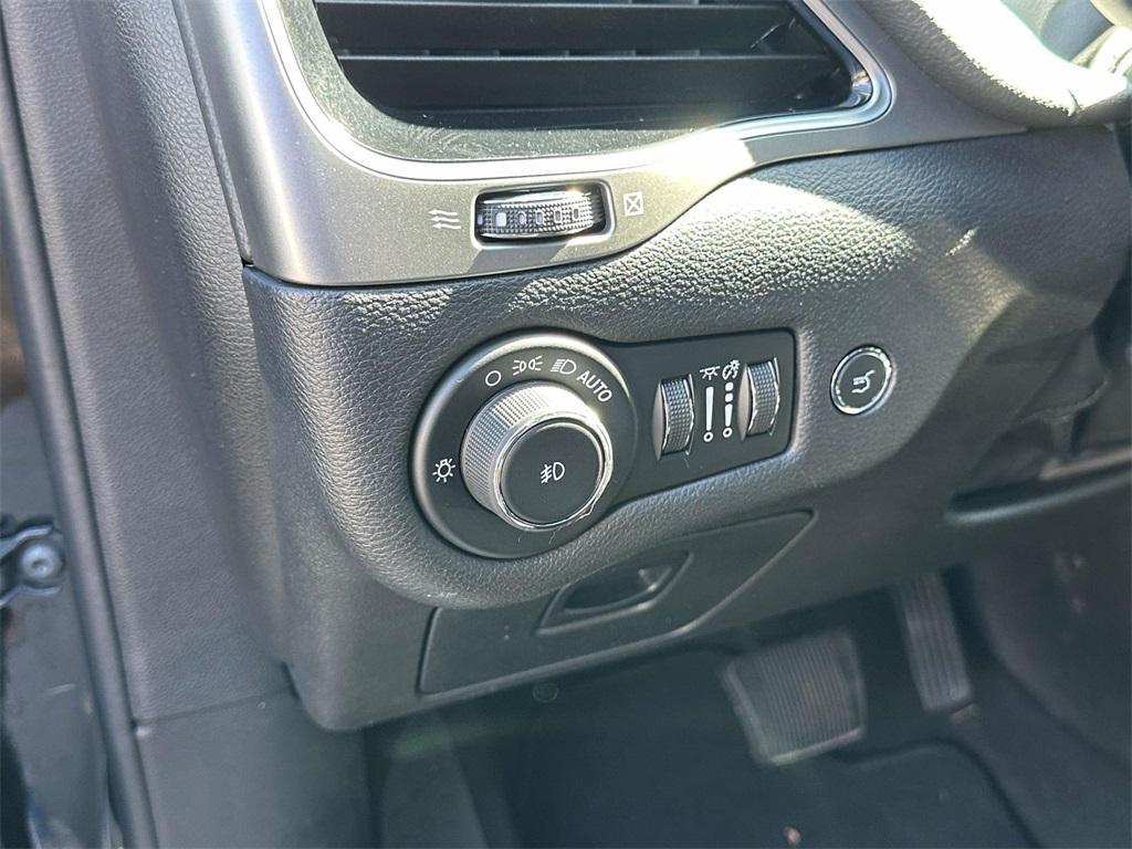 used 2019 Jeep Cherokee car, priced at $16,995