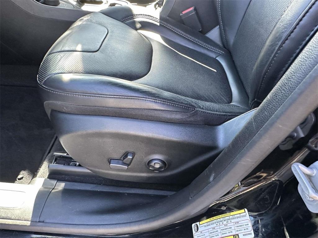used 2019 Jeep Cherokee car, priced at $16,995