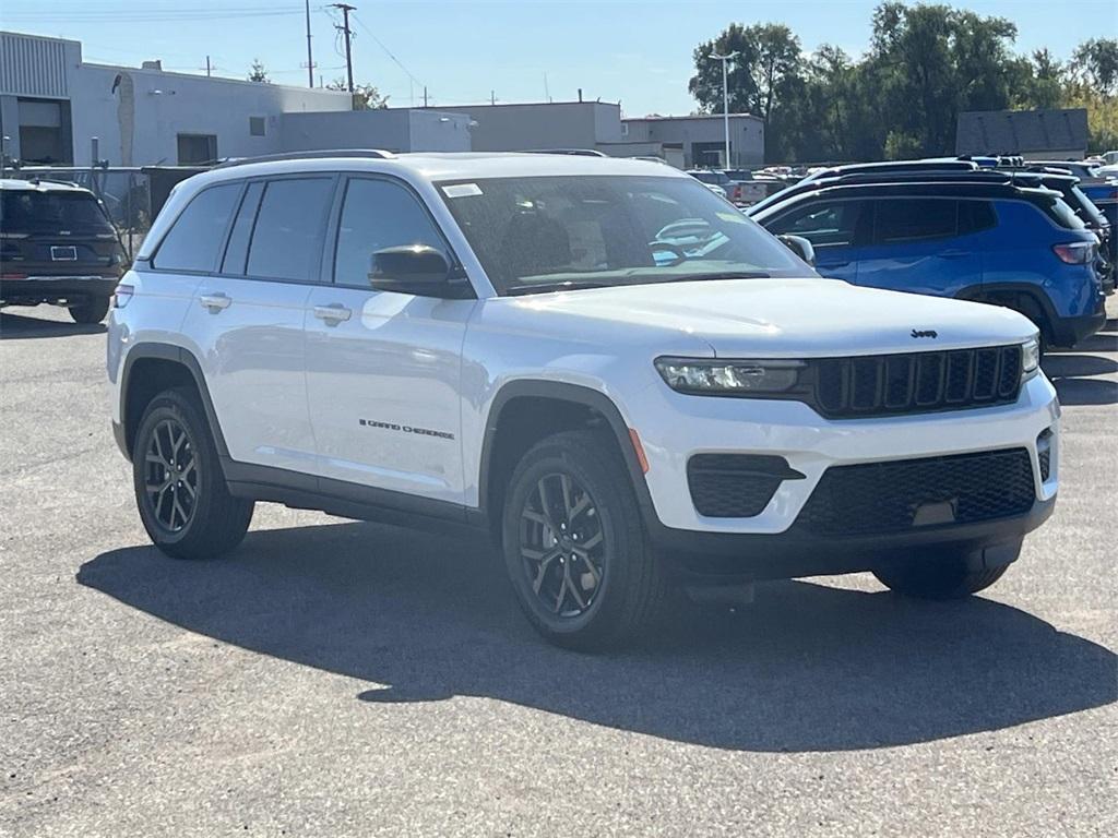 new 2025 Jeep Grand Cherokee car, priced at $45,172