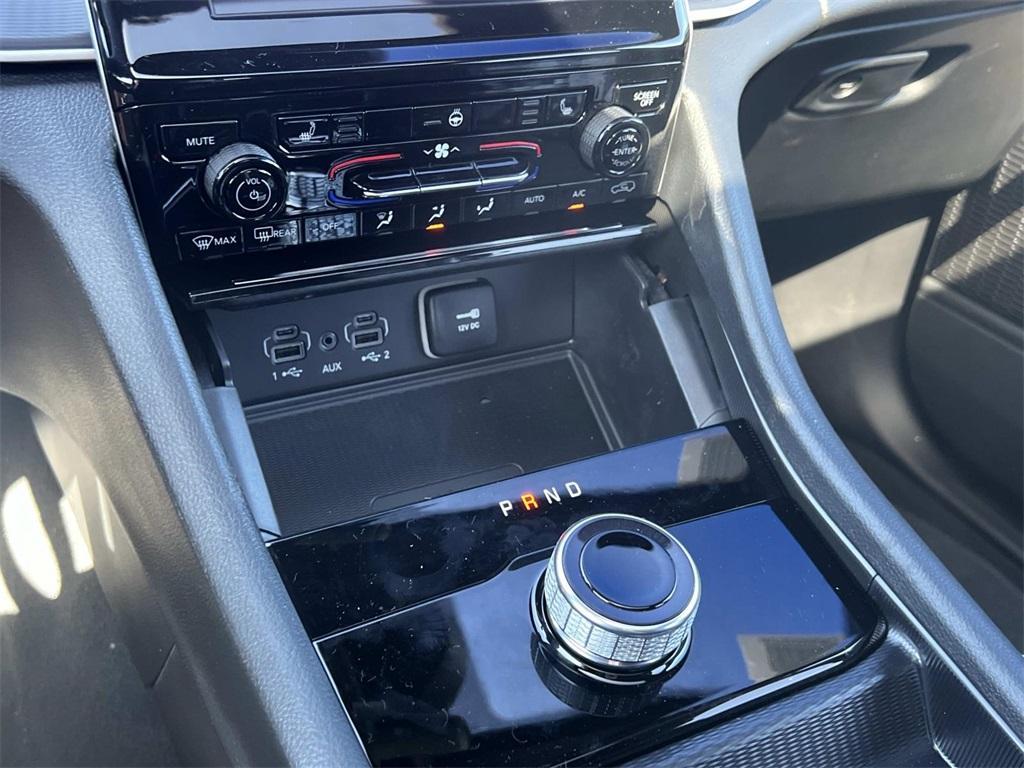 new 2025 Jeep Grand Cherokee car, priced at $45,172