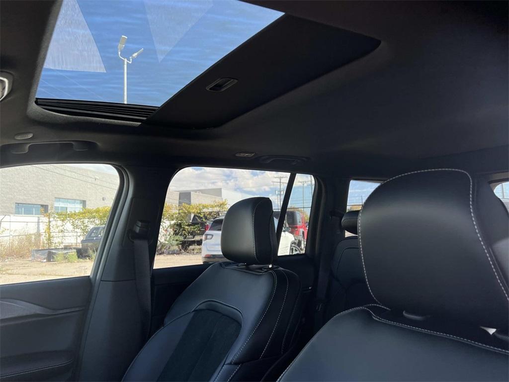 new 2025 Jeep Grand Cherokee car, priced at $45,172