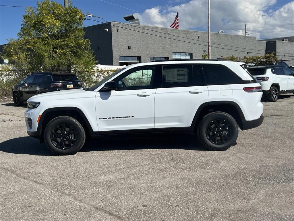 new 2025 Jeep Grand Cherokee car, priced at $45,172