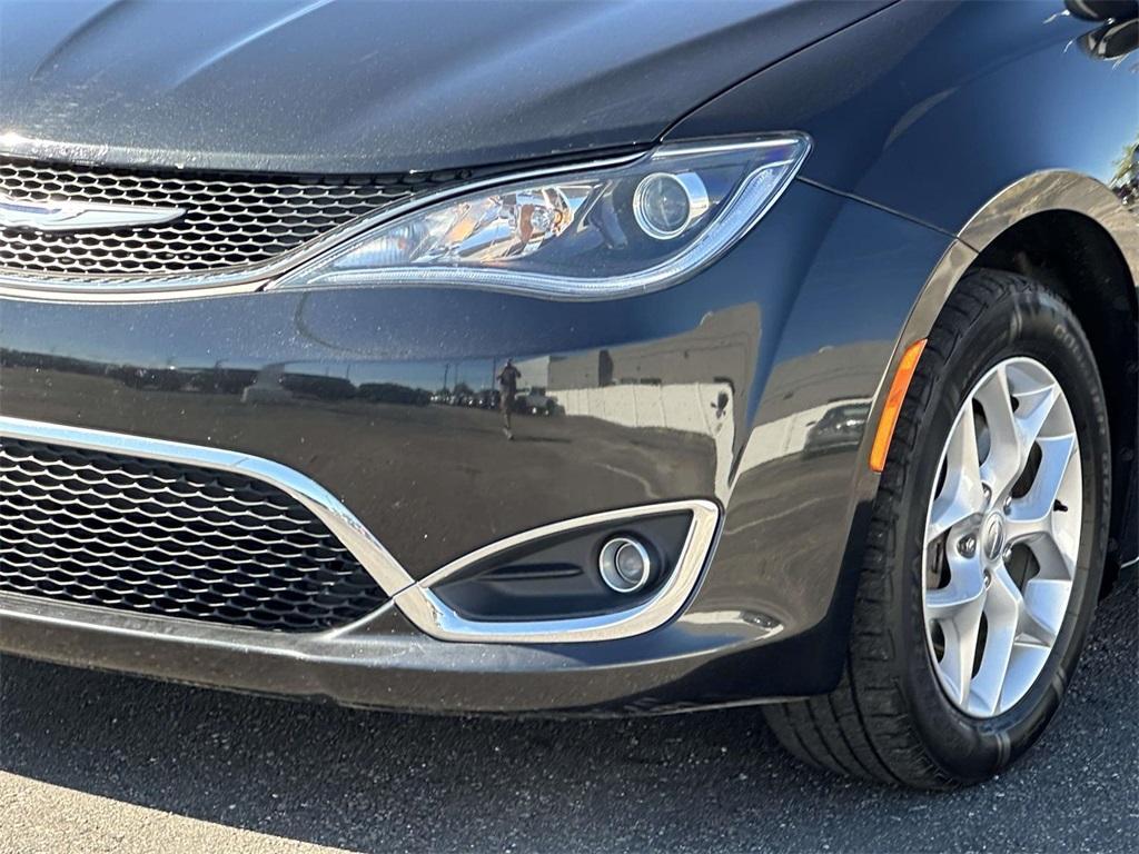 used 2018 Chrysler Pacifica car, priced at $17,995