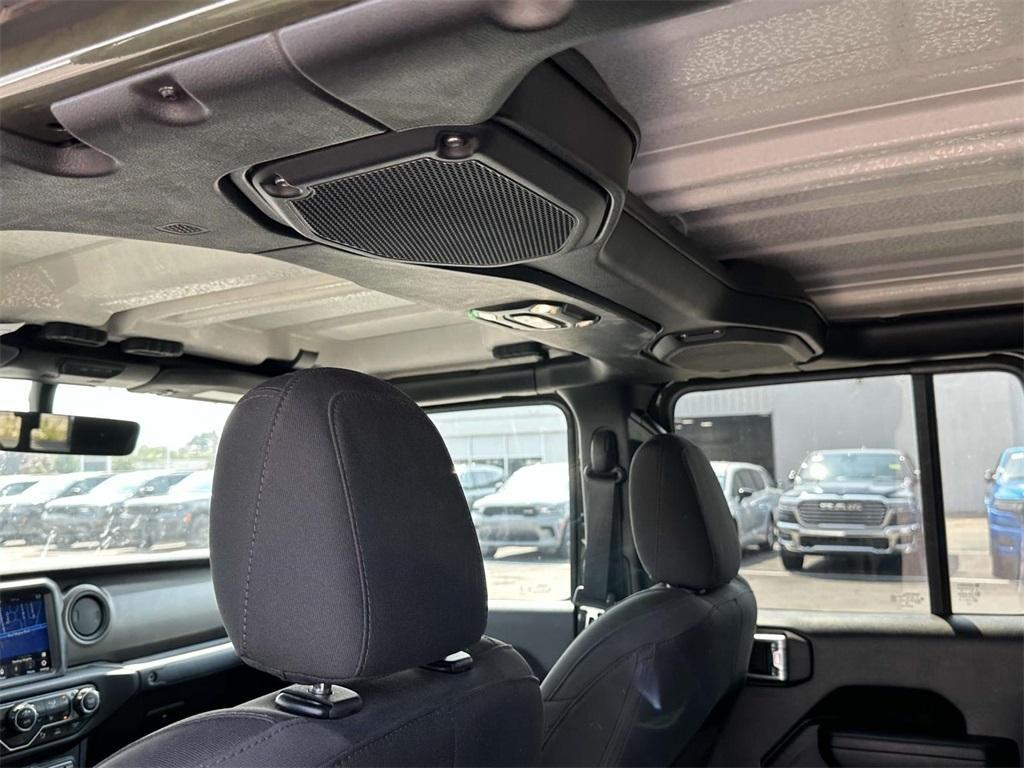 used 2022 Jeep Gladiator car, priced at $35,995