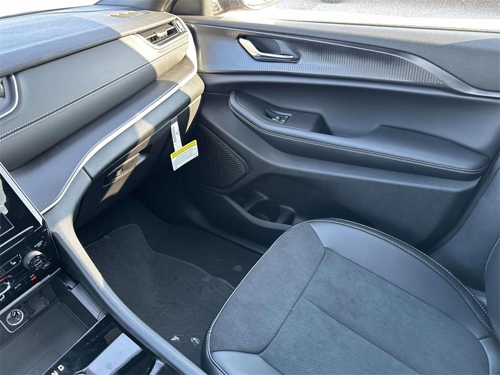 new 2025 Jeep Grand Cherokee L car, priced at $49,811