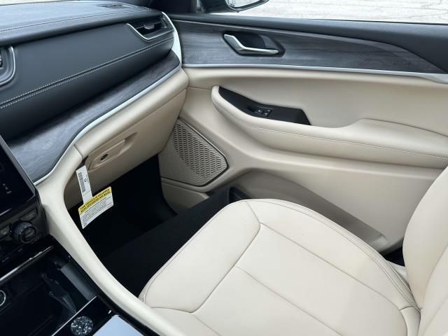 new 2025 Jeep Grand Cherokee car, priced at $53,862