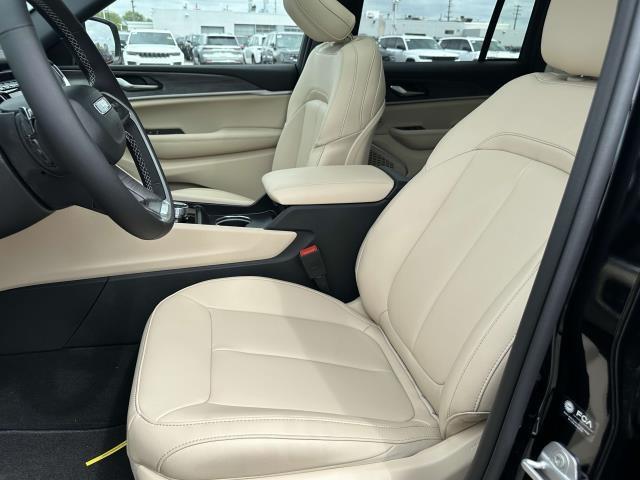 new 2025 Jeep Grand Cherokee car, priced at $53,862