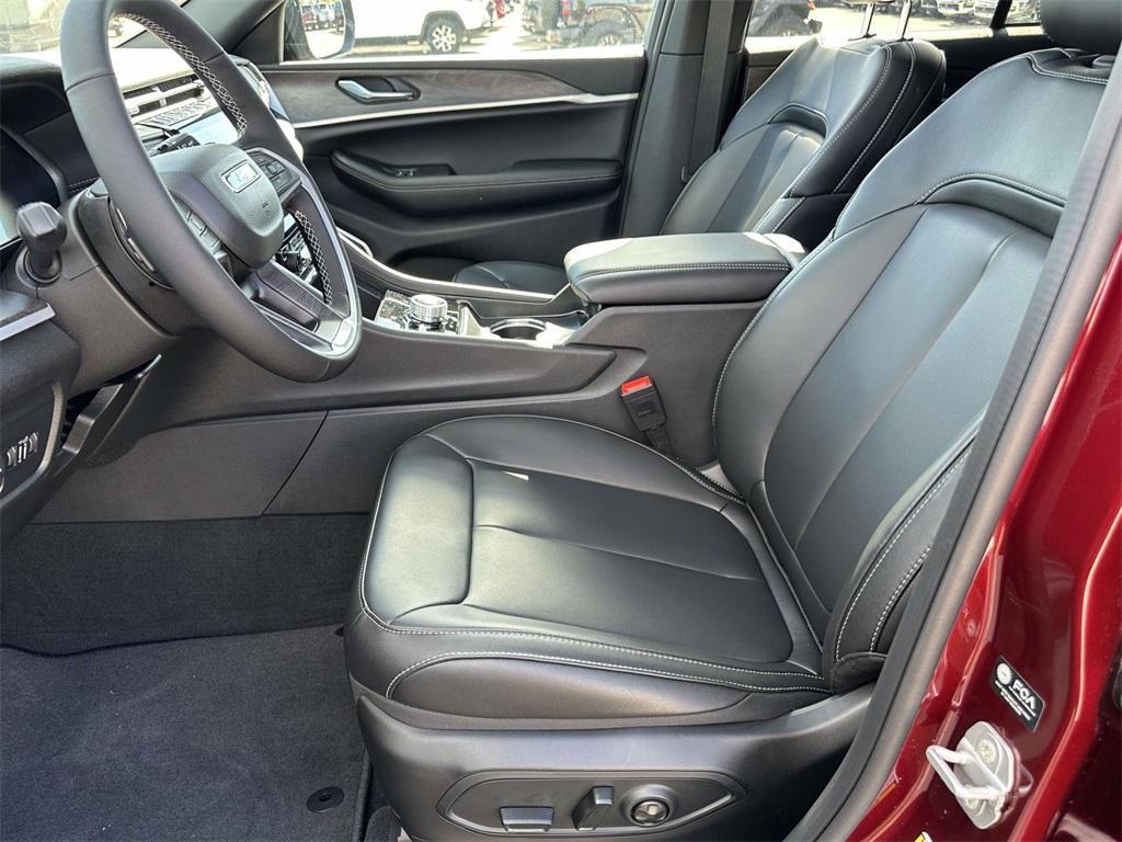 new 2025 Jeep Grand Cherokee car, priced at $53,091