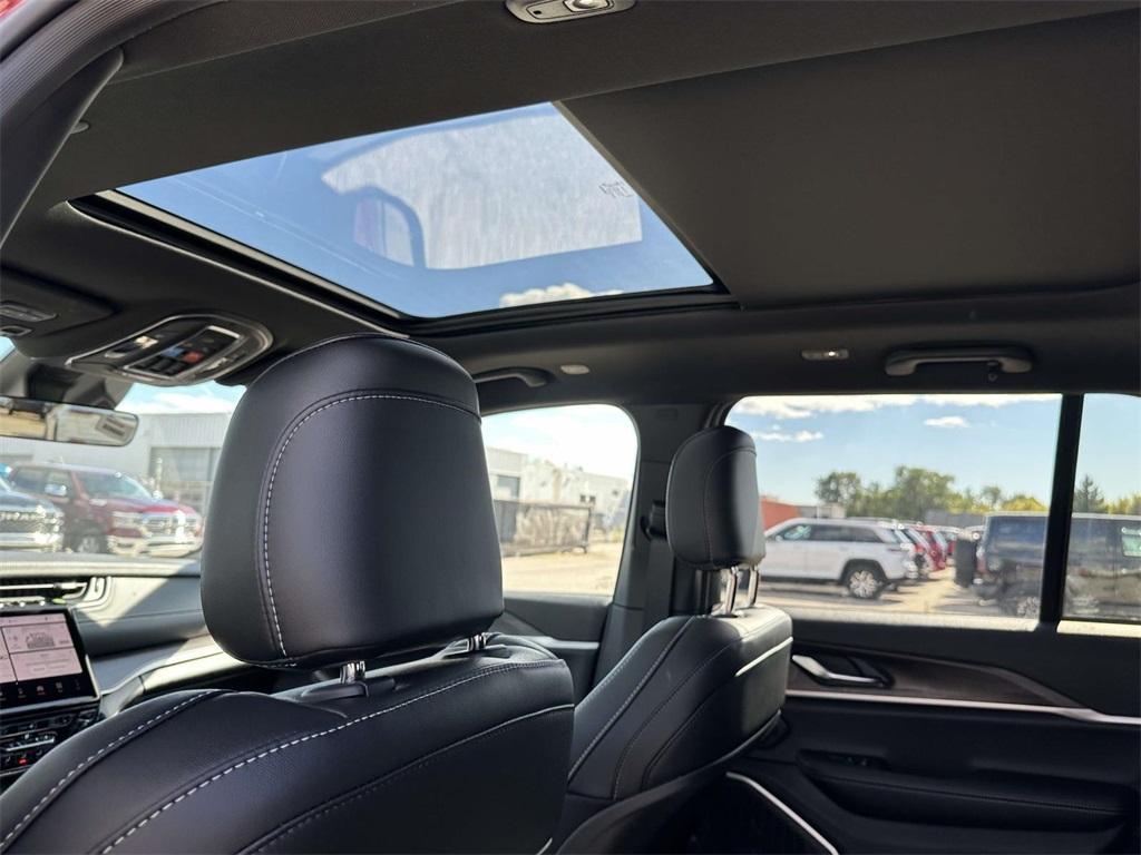new 2025 Jeep Grand Cherokee car, priced at $53,091