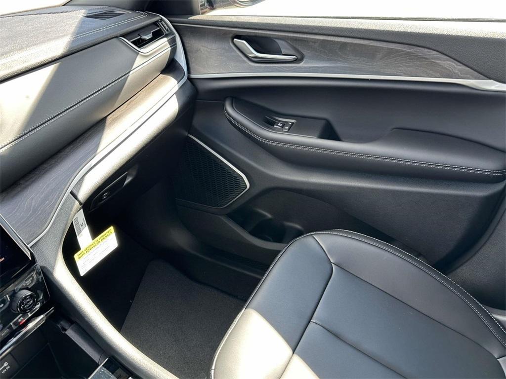 new 2025 Jeep Grand Cherokee car, priced at $53,091