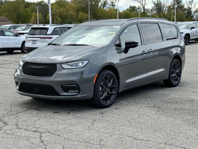 new 2025 Chrysler Pacifica car, priced at $55,706