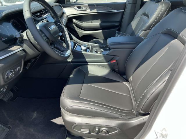 new 2025 Jeep Grand Cherokee car, priced at $52,520