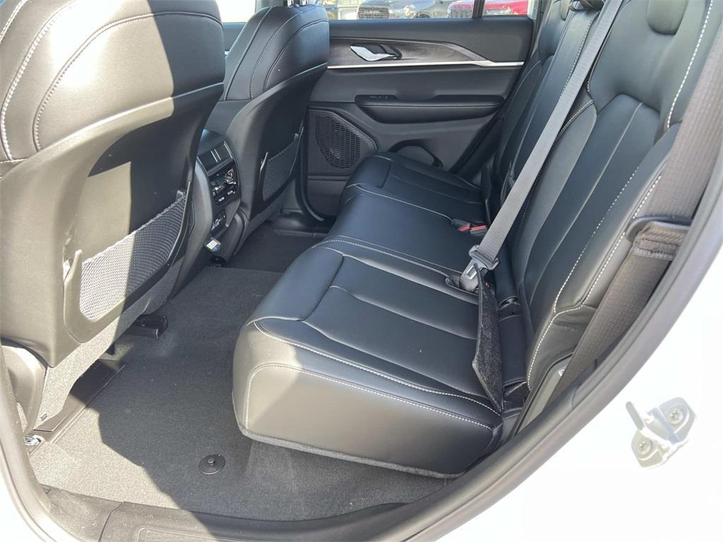 new 2025 Jeep Grand Cherokee car, priced at $48,784