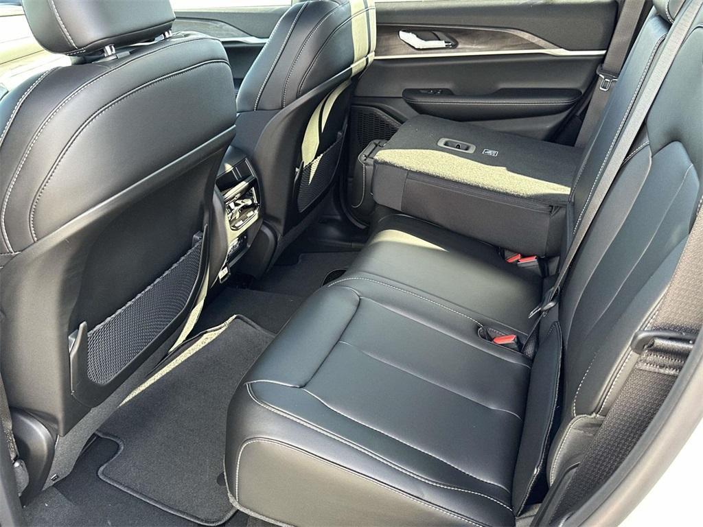 new 2025 Jeep Grand Cherokee car, priced at $48,594