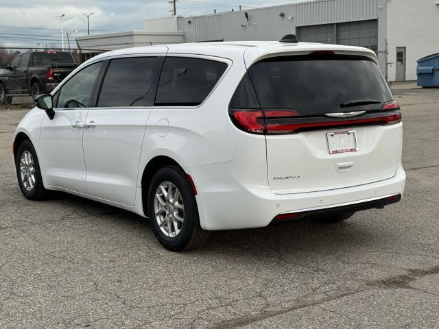 new 2025 Chrysler Pacifica car, priced at $43,276