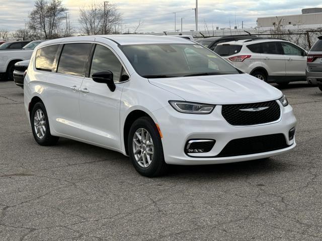 new 2025 Chrysler Pacifica car, priced at $43,276