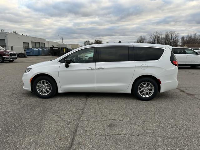 new 2025 Chrysler Pacifica car, priced at $43,276