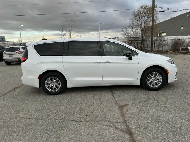 new 2025 Chrysler Pacifica car, priced at $43,276