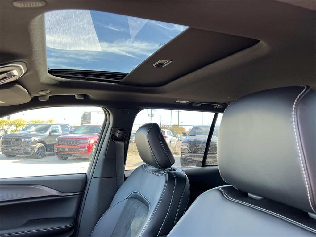 new 2025 Jeep Grand Cherokee car, priced at $45,708