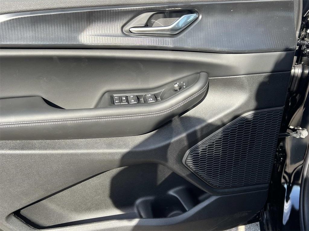 new 2025 Jeep Grand Cherokee car, priced at $45,708