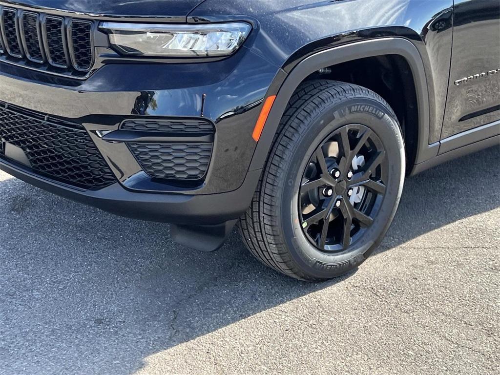 new 2025 Jeep Grand Cherokee car, priced at $45,708